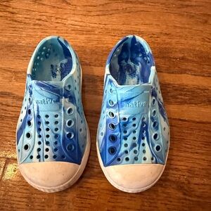 Native Kids Blue and White Sneakers C6